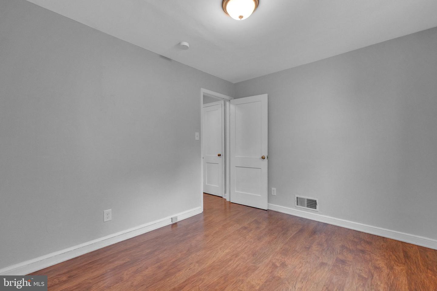 5402 S 12TH ST S, ARLINGTON, Virginia 22204, 5 Bedrooms Bedrooms, ,2 BathroomsBathrooms,Residential,For sale,5402 S 12TH ST S,VAFX2264108 MLS # VAFX2264108