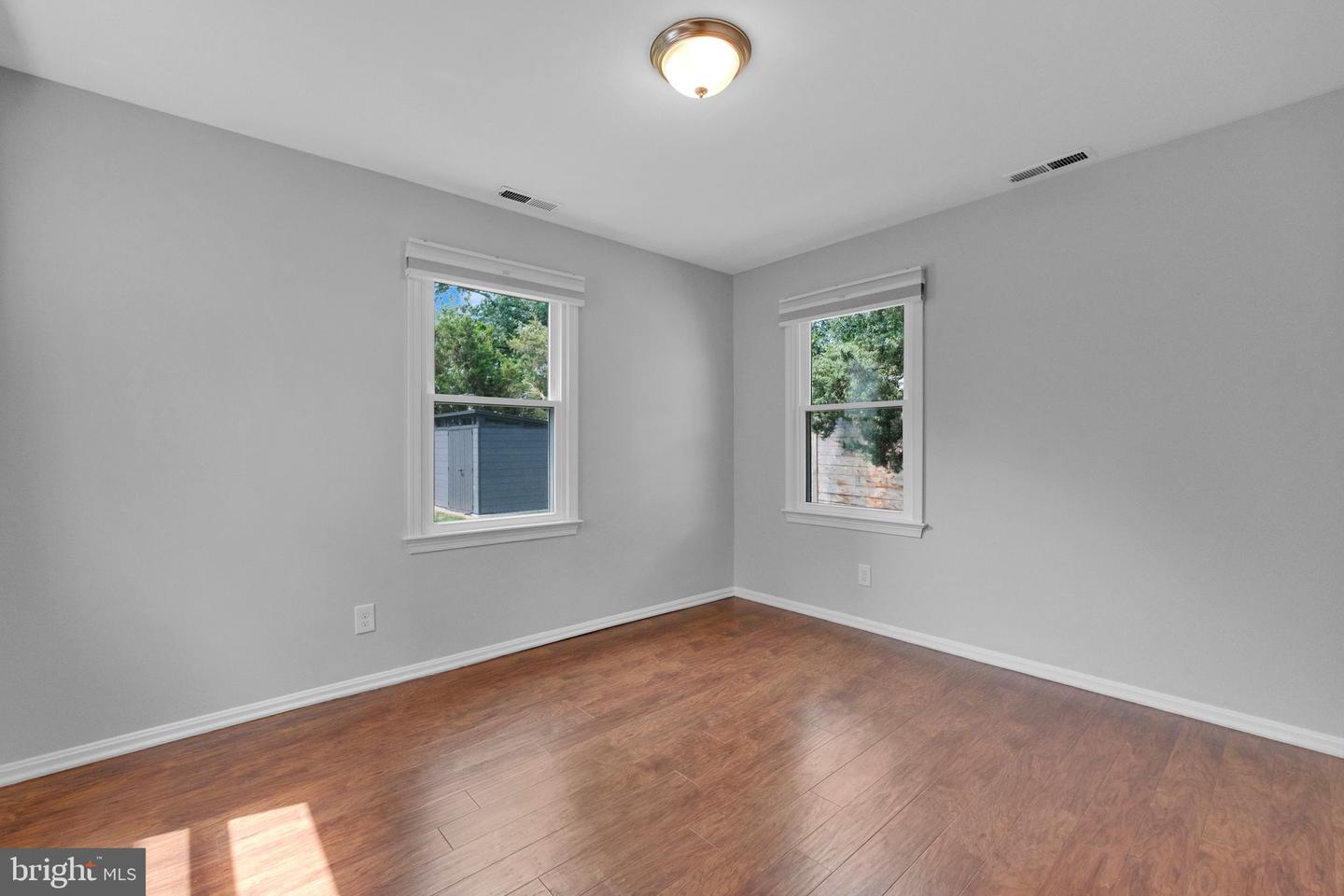 5402 S 12TH ST S, ARLINGTON, Virginia 22204, 5 Bedrooms Bedrooms, ,2 BathroomsBathrooms,Residential,For sale,5402 S 12TH ST S,VAFX2264108 MLS # VAFX2264108