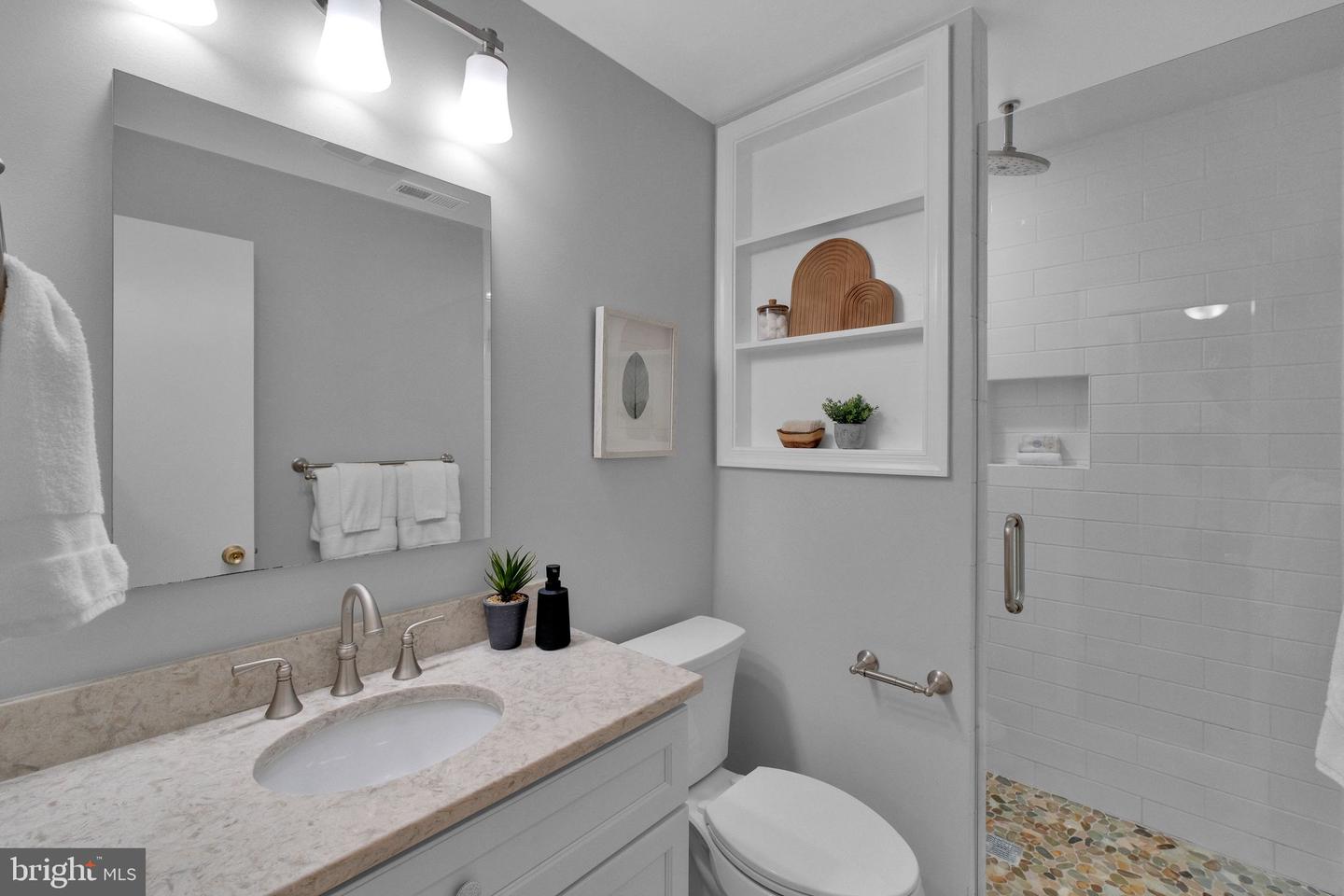 5402 S 12TH ST S, ARLINGTON, Virginia 22204, 5 Bedrooms Bedrooms, ,2 BathroomsBathrooms,Residential,For sale,5402 S 12TH ST S,VAFX2264108 MLS # VAFX2264108