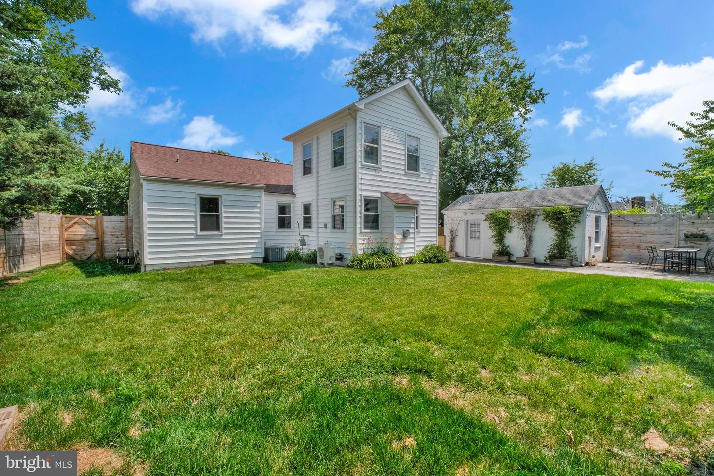 5402 S 12TH ST S, ARLINGTON, Virginia 22204, 5 Bedrooms Bedrooms, ,2 BathroomsBathrooms,Residential,For sale,5402 S 12TH ST S,VAFX2264108 MLS # VAFX2264108