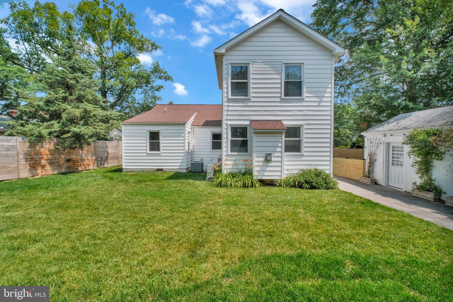 5402 S 12TH ST S, ARLINGTON, Virginia 22204, 5 Bedrooms Bedrooms, ,2 BathroomsBathrooms,Residential,For sale,5402 S 12TH ST S,VAFX2264108 MLS # VAFX2264108