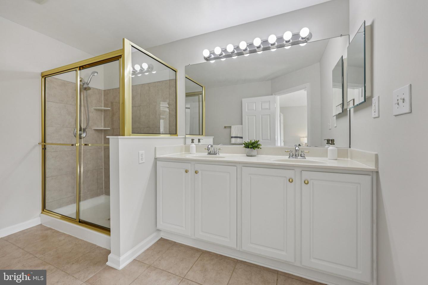 2012 PIERIS CT, VIENNA, Virginia 22182, 3 Bedrooms Bedrooms, ,2 BathroomsBathrooms,Residential,For sale,2012 PIERIS CT,VAFX2264516 MLS # VAFX2264516