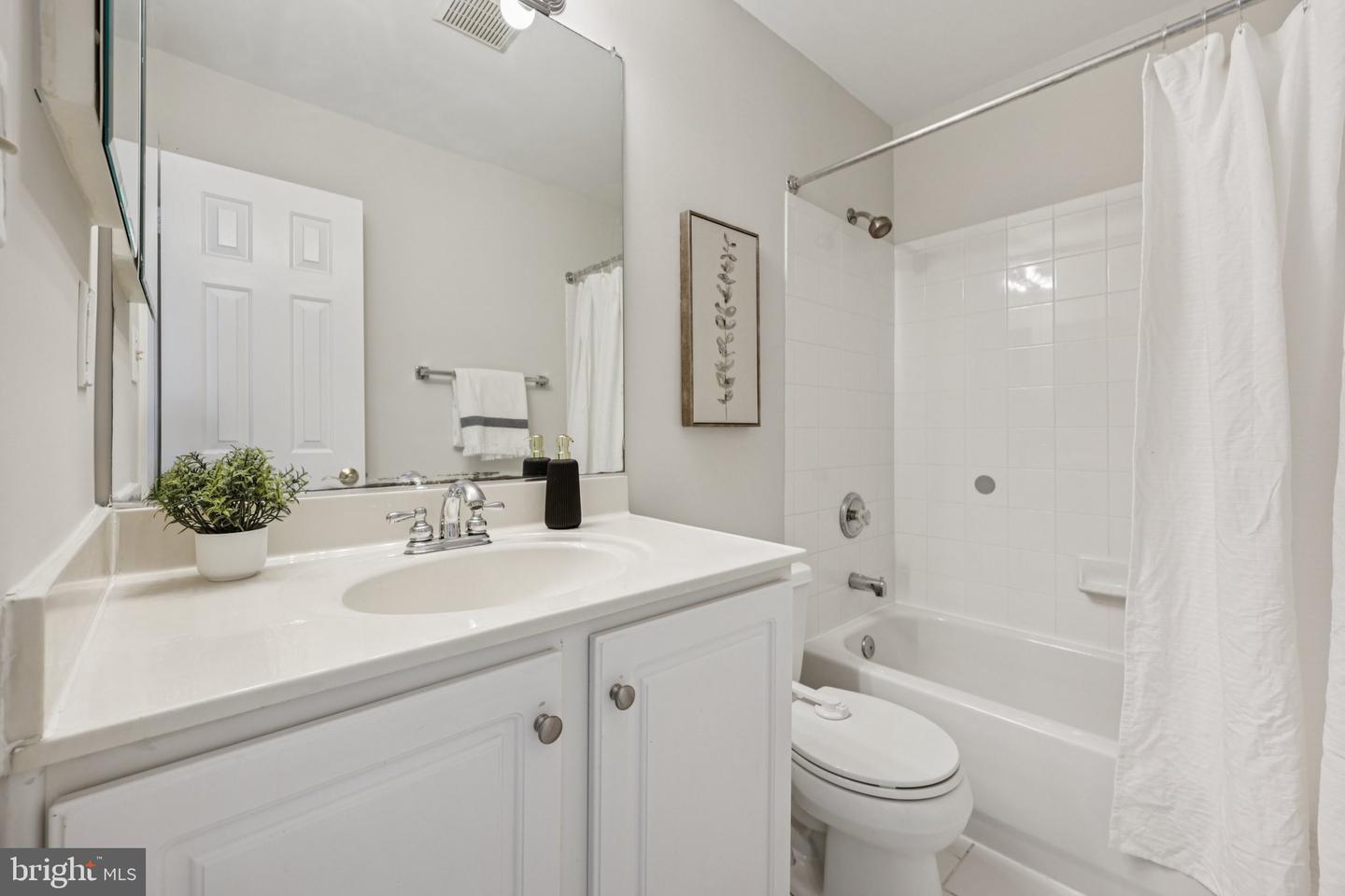 2012 PIERIS CT, VIENNA, Virginia 22182, 3 Bedrooms Bedrooms, ,2 BathroomsBathrooms,Residential,For sale,2012 PIERIS CT,VAFX2264516 MLS # VAFX2264516