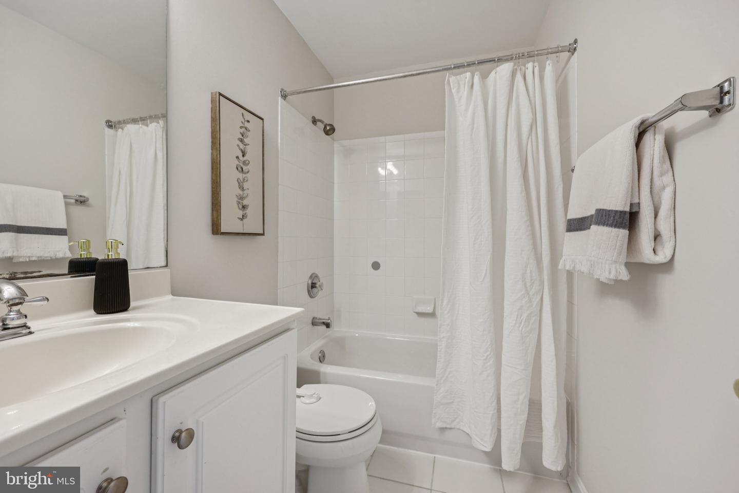 2012 PIERIS CT, VIENNA, Virginia 22182, 3 Bedrooms Bedrooms, ,2 BathroomsBathrooms,Residential,For sale,2012 PIERIS CT,VAFX2264516 MLS # VAFX2264516