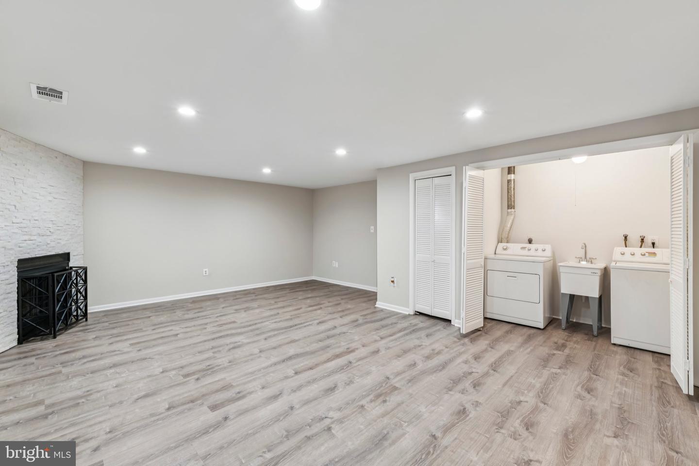 3077 SOUTHERN ELM CT, FAIRFAX, Virginia 22031, 3 Bedrooms Bedrooms, ,3 BathroomsBathrooms,Residential,For sale,3077 SOUTHERN ELM CT,VAFX2264596 MLS # VAFX2264596