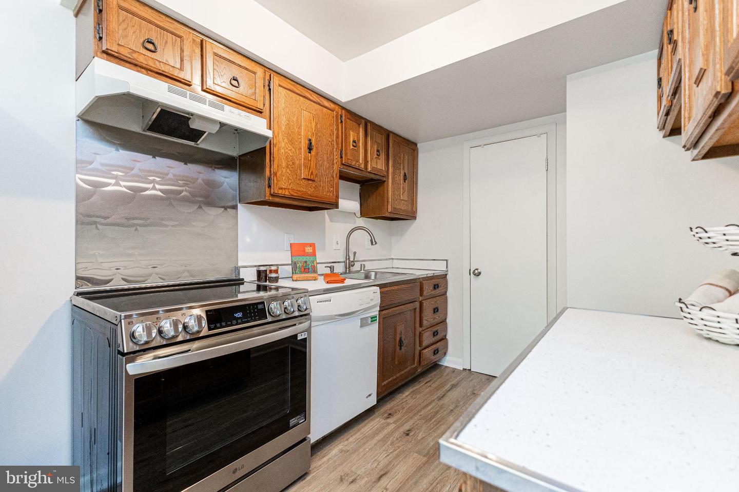 14603 EARLHAM CT, WOODBRIDGE, Virginia 22193, 3 Bedrooms Bedrooms, 11 Rooms Rooms,1 BathroomBathrooms,Residential,For sale,14603 EARLHAM CT,VAPW2103178 MLS # VAPW2103178