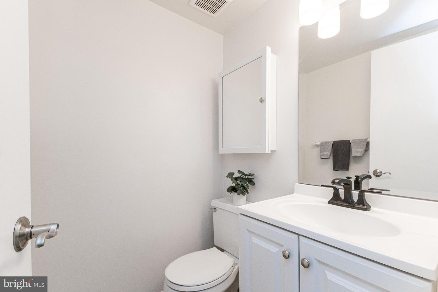 14603 EARLHAM CT, WOODBRIDGE, Virginia 22193, 3 Bedrooms Bedrooms, 11 Rooms Rooms,1 BathroomBathrooms,Residential,For sale,14603 EARLHAM CT,VAPW2103178 MLS # VAPW2103178