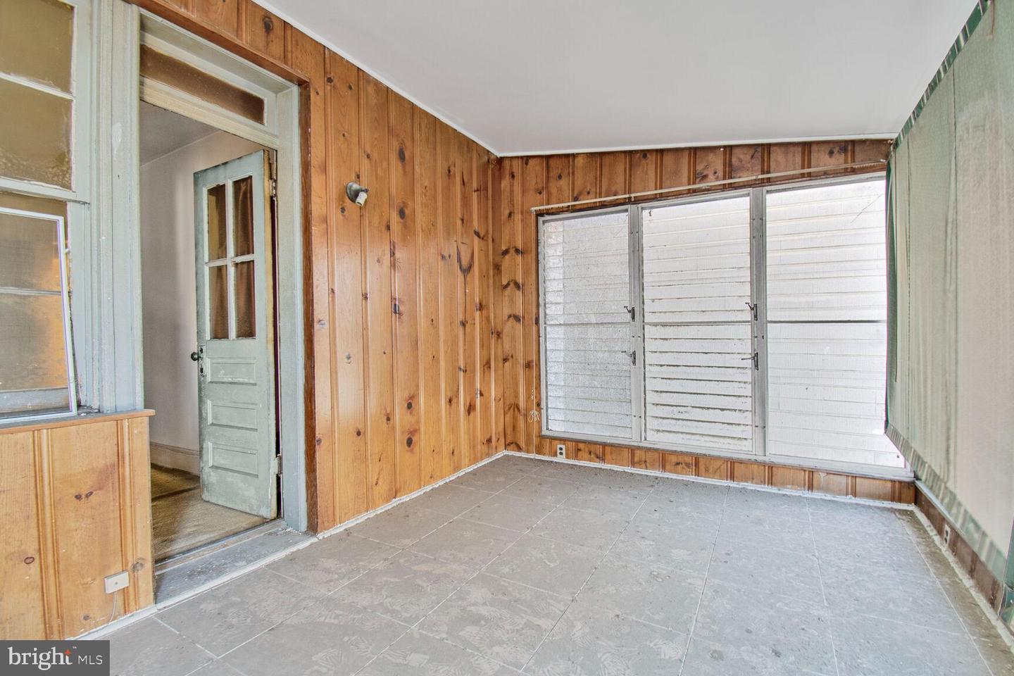 561 23RD PL NE, WASHINGTON, District Of Columbia 20002, 2 Bedrooms Bedrooms, ,1 BathroomBathrooms,Residential,For sale,561 23RD PL NE,DCDC2188686 MLS # DCDC2188686