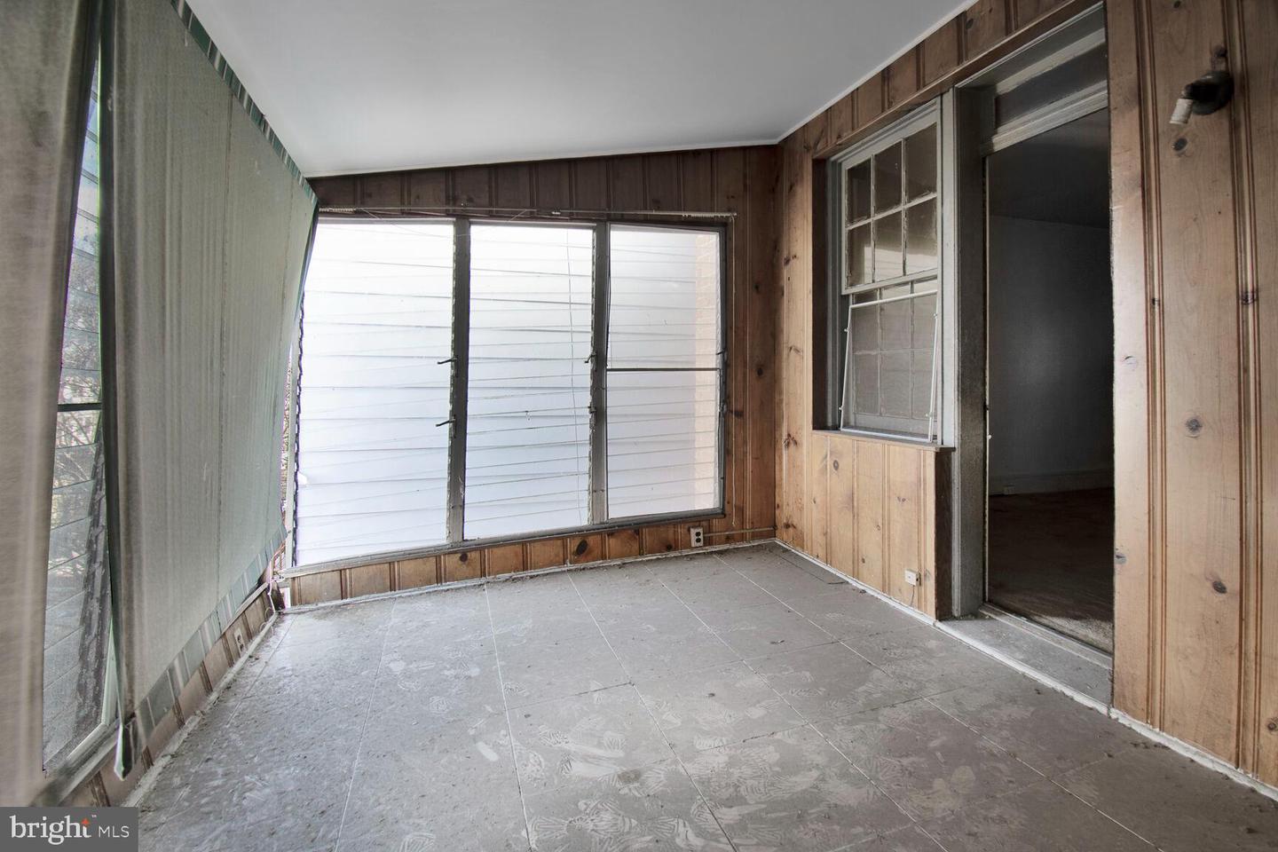 561 23RD PL NE, WASHINGTON, District Of Columbia 20002, 2 Bedrooms Bedrooms, ,1 BathroomBathrooms,Residential,For sale,561 23RD PL NE,DCDC2188686 MLS # DCDC2188686