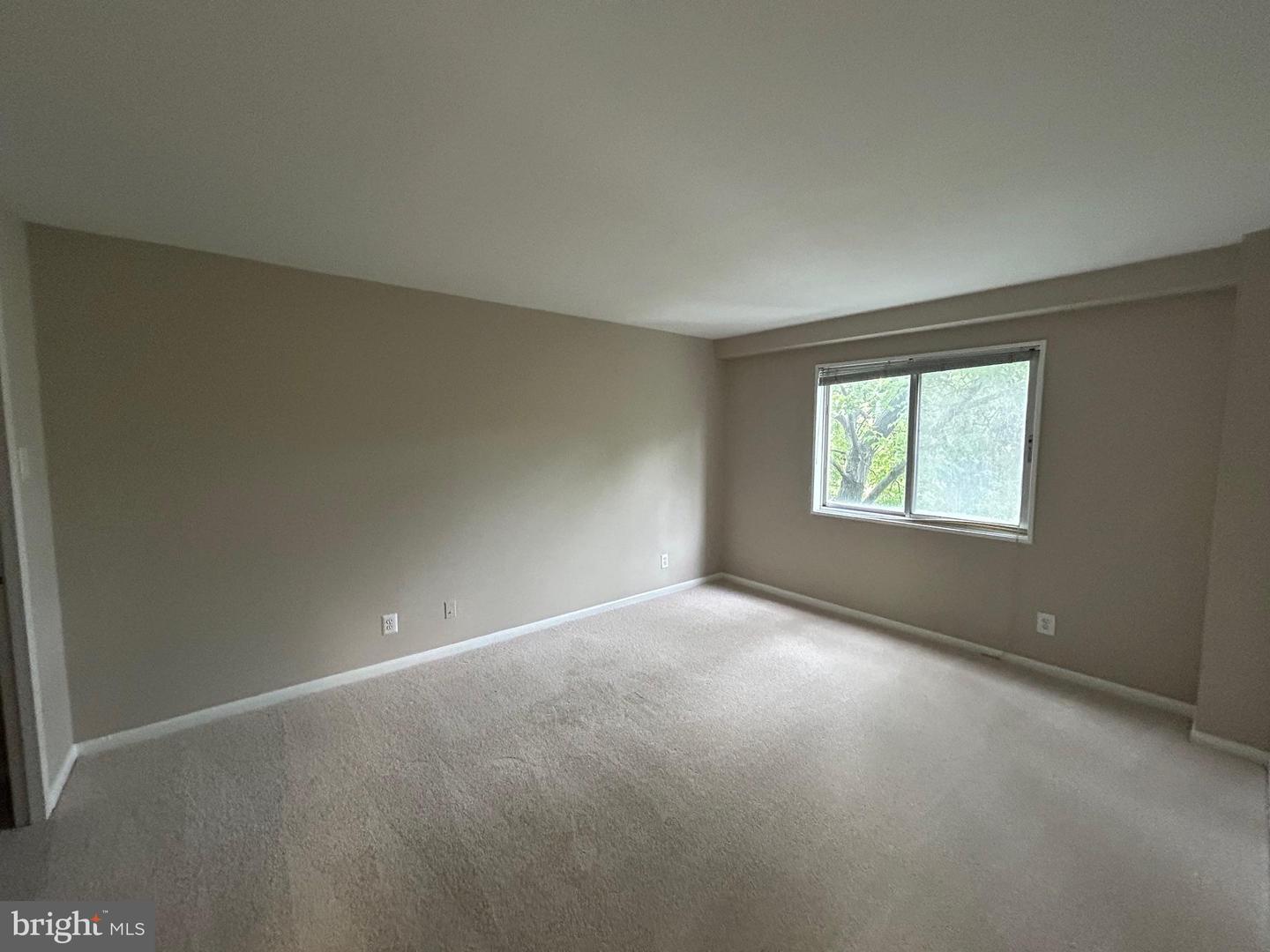 5340 HOLMES RUN PKWY #217, ALEXANDRIA, Virginia 22304, 1 Bedroom Bedrooms, ,1 BathroomBathrooms,Residential,For sale,5340 HOLMES RUN PKWY #217,VAAX2045600 MLS # VAAX2045600