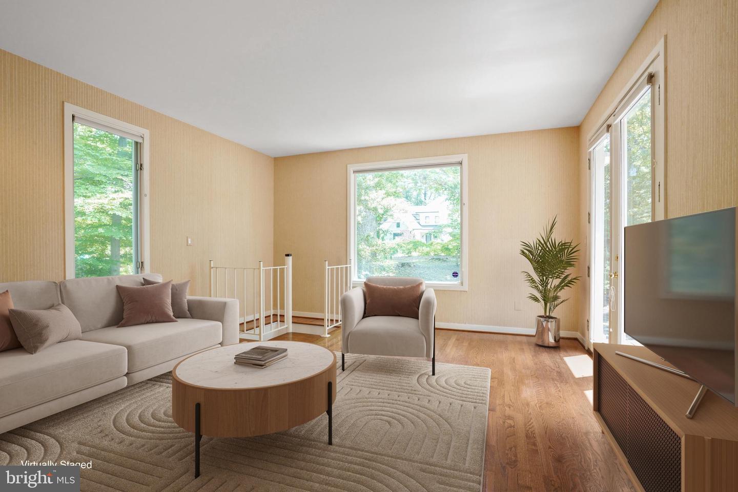926 SAIGON RD, MCLEAN, Virginia 22102, 5 Bedrooms Bedrooms, ,5 BathroomsBathrooms,Residential,For sale,926 SAIGON RD,VAFX2252944 MLS # VAFX2252944