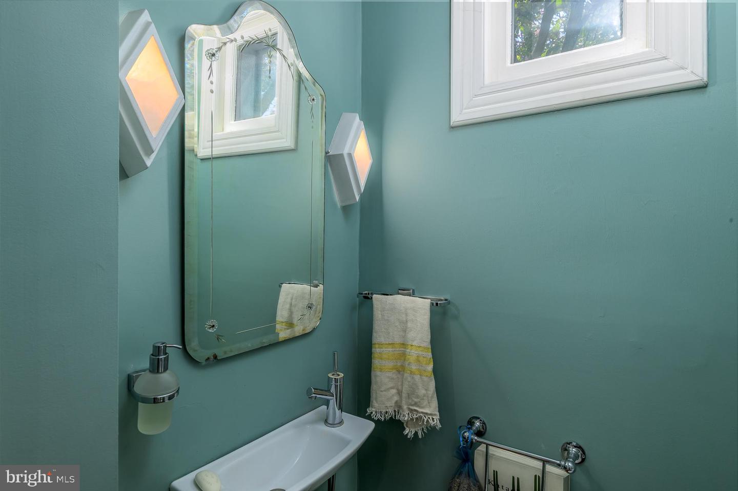 424 4TH ST NE, WASHINGTON, District Of Columbia 20002, 3 Bedrooms Bedrooms, ,3 BathroomsBathrooms,Residential,For sale,424 4TH ST NE,DCDC2209004 MLS # DCDC2209004
