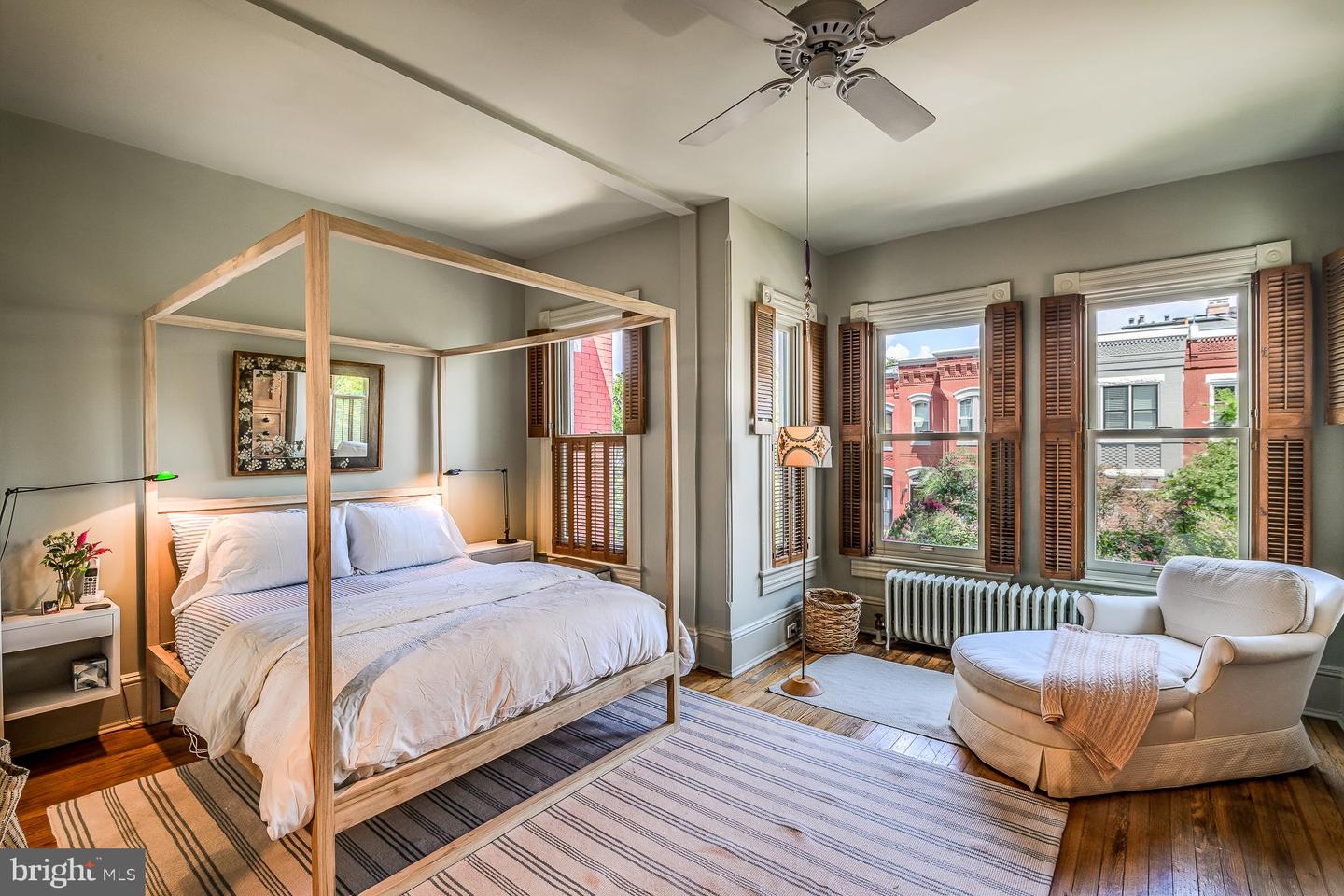 424 4TH ST NE, WASHINGTON, District Of Columbia 20002, 3 Bedrooms Bedrooms, ,3 BathroomsBathrooms,Residential,For sale,424 4TH ST NE,DCDC2209004 MLS # DCDC2209004