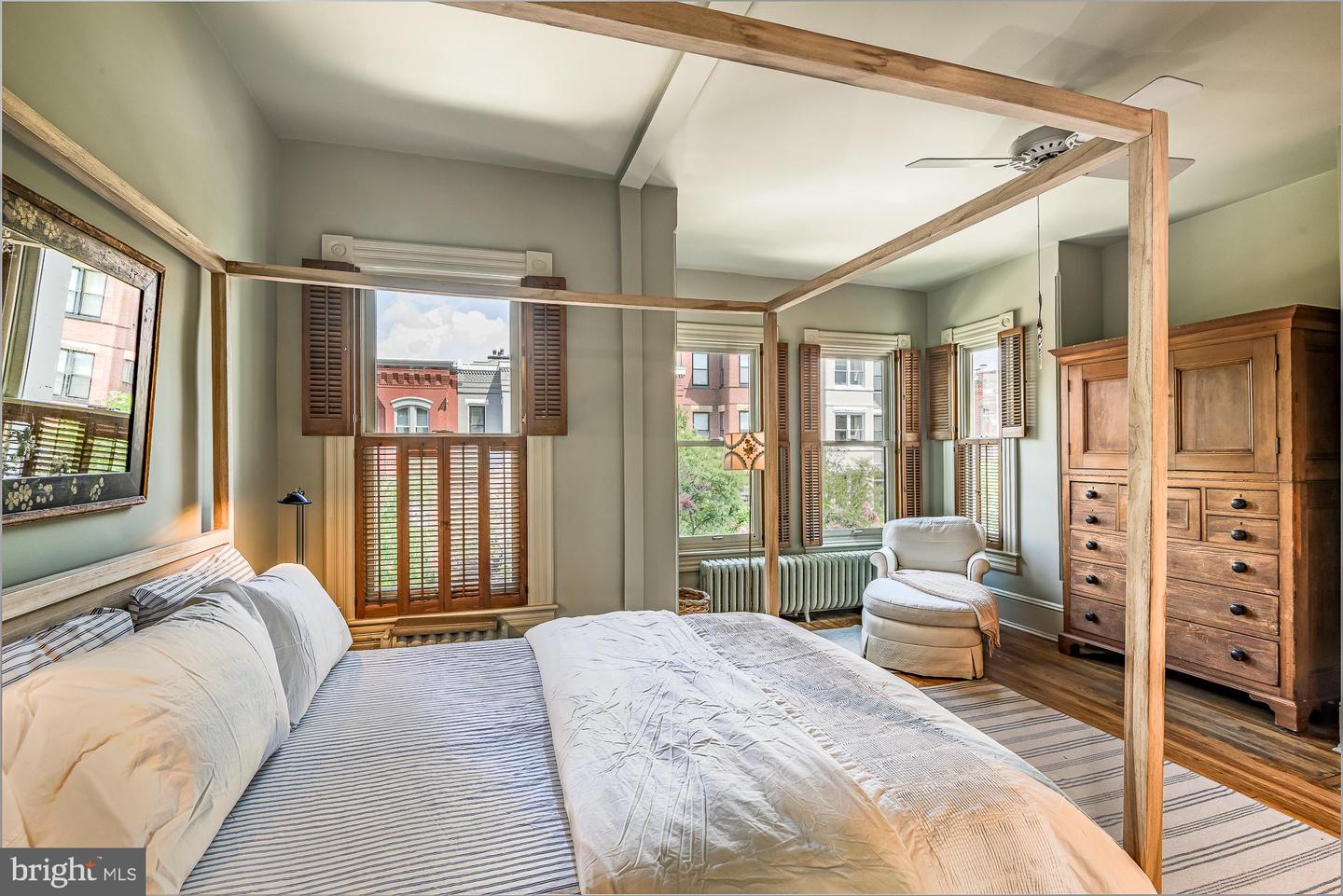 424 4TH ST NE, WASHINGTON, District Of Columbia 20002, 3 Bedrooms Bedrooms, ,3 BathroomsBathrooms,Residential,For sale,424 4TH ST NE,DCDC2209004 MLS # DCDC2209004