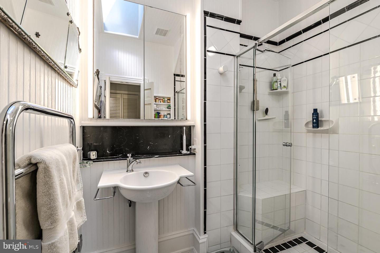 424 4TH ST NE, WASHINGTON, District Of Columbia 20002, 3 Bedrooms Bedrooms, ,3 BathroomsBathrooms,Residential,For sale,424 4TH ST NE,DCDC2209004 MLS # DCDC2209004