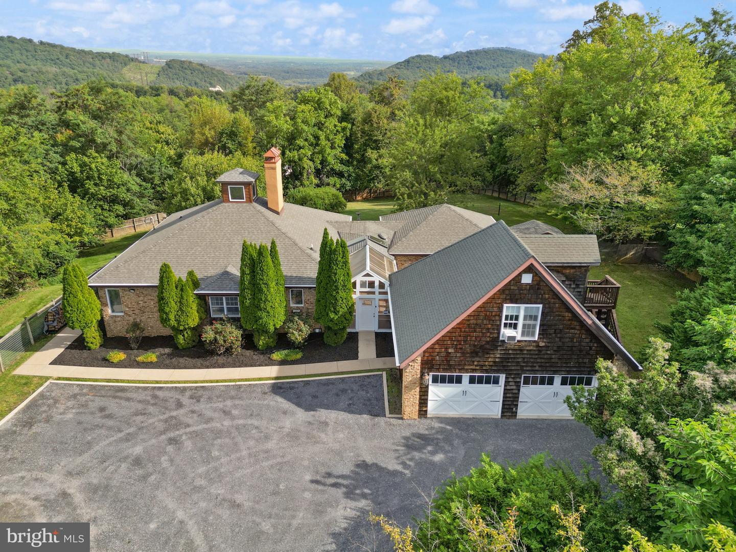 393 HIGH KNOB RD, FRONT ROYAL, Virginia 22630, 2 Bedrooms Bedrooms, ,3 BathroomsBathrooms,Residential,For sale,393 HIGH KNOB RD,VAWR2011652 MLS # VAWR2011652