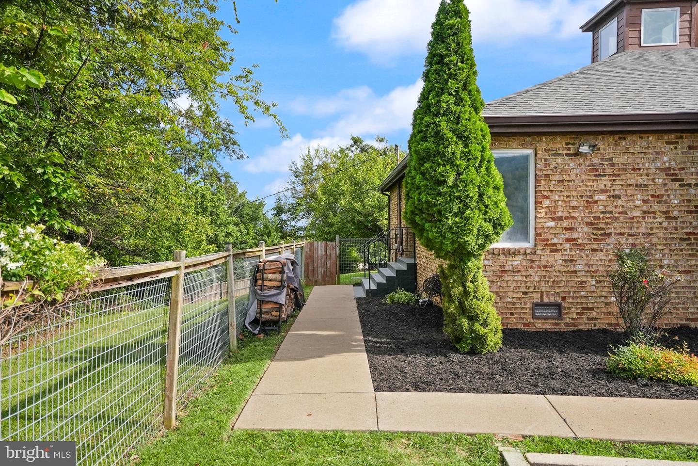 393 HIGH KNOB RD, FRONT ROYAL, Virginia 22630, 2 Bedrooms Bedrooms, ,3 BathroomsBathrooms,Residential,For sale,393 HIGH KNOB RD,VAWR2011652 MLS # VAWR2011652
