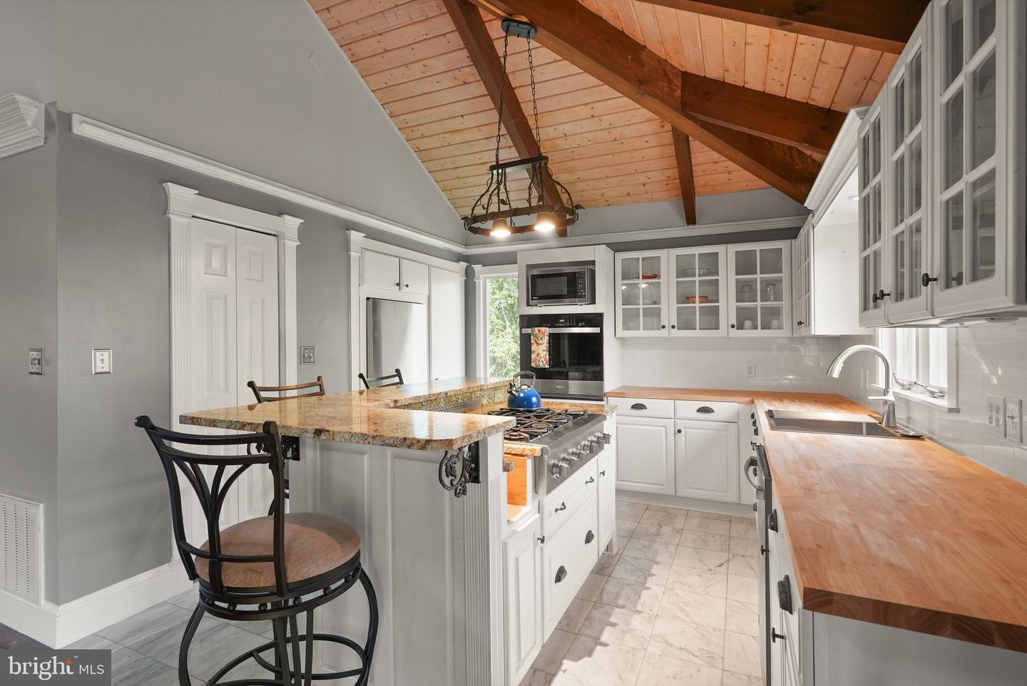 393 HIGH KNOB RD, FRONT ROYAL, Virginia 22630, 2 Bedrooms Bedrooms, ,3 BathroomsBathrooms,Residential,For sale,393 HIGH KNOB RD,VAWR2011652 MLS # VAWR2011652