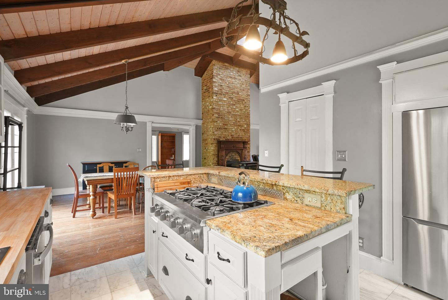 393 HIGH KNOB RD, FRONT ROYAL, Virginia 22630, 2 Bedrooms Bedrooms, ,3 BathroomsBathrooms,Residential,For sale,393 HIGH KNOB RD,VAWR2011652 MLS # VAWR2011652