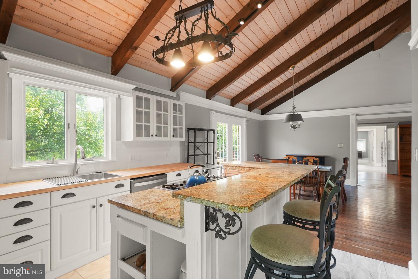 393 HIGH KNOB RD, FRONT ROYAL, Virginia 22630, 2 Bedrooms Bedrooms, ,3 BathroomsBathrooms,Residential,For sale,393 HIGH KNOB RD,VAWR2011652 MLS # VAWR2011652