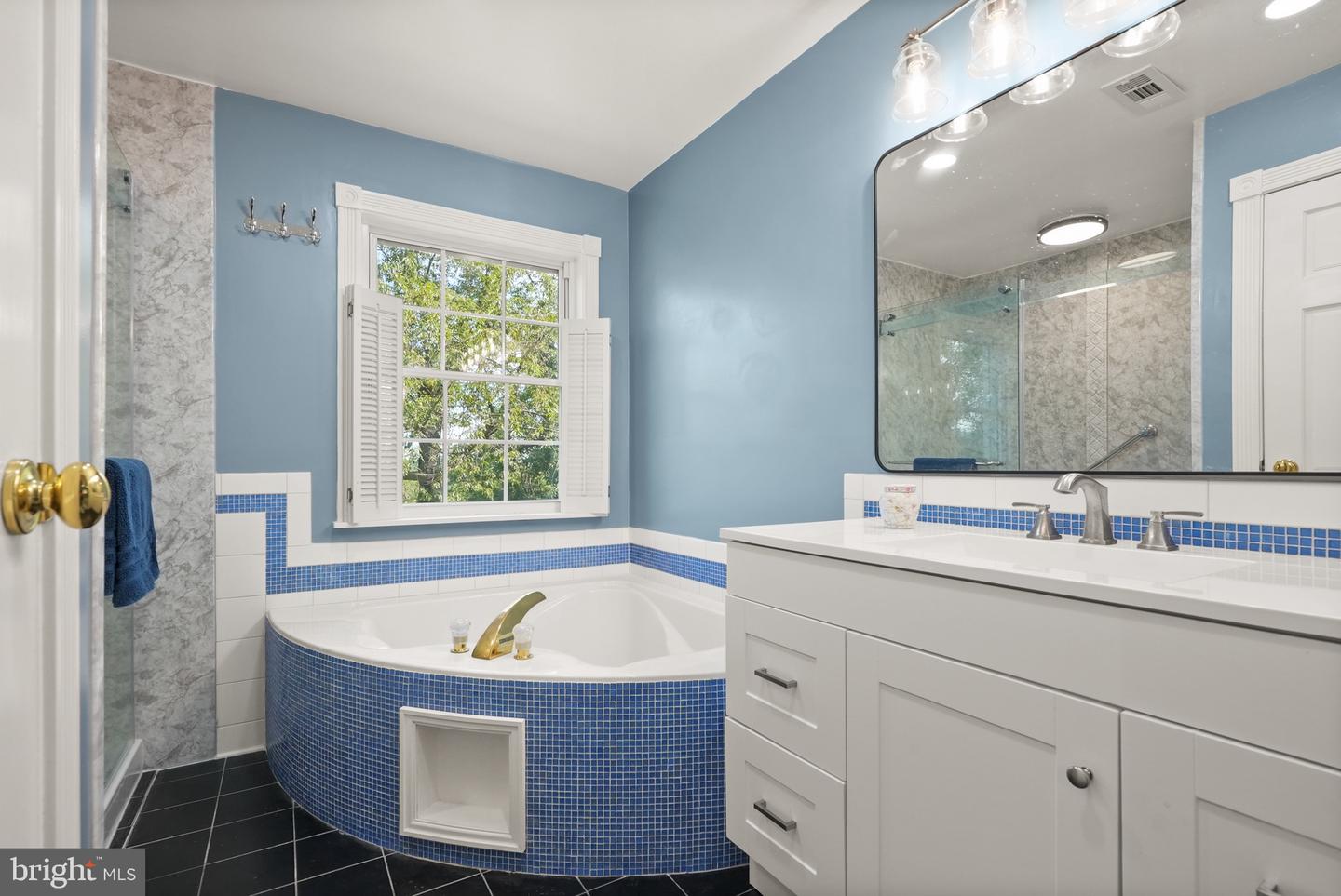 393 HIGH KNOB RD, FRONT ROYAL, Virginia 22630, 2 Bedrooms Bedrooms, ,3 BathroomsBathrooms,Residential,For sale,393 HIGH KNOB RD,VAWR2011652 MLS # VAWR2011652