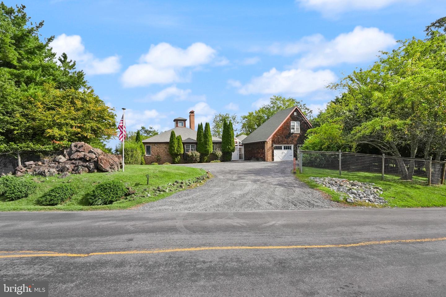 393 HIGH KNOB RD, FRONT ROYAL, Virginia 22630, 2 Bedrooms Bedrooms, ,3 BathroomsBathrooms,Residential,For sale,393 HIGH KNOB RD,VAWR2011652 MLS # VAWR2011652