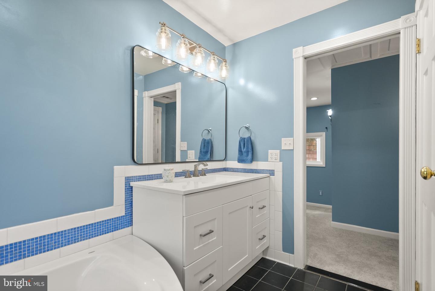 393 HIGH KNOB RD, FRONT ROYAL, Virginia 22630, 2 Bedrooms Bedrooms, ,3 BathroomsBathrooms,Residential,For sale,393 HIGH KNOB RD,VAWR2011652 MLS # VAWR2011652