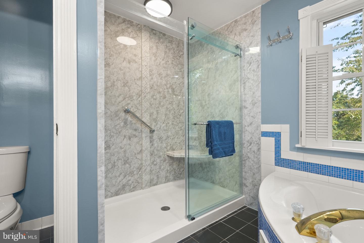 393 HIGH KNOB RD, FRONT ROYAL, Virginia 22630, 2 Bedrooms Bedrooms, ,3 BathroomsBathrooms,Residential,For sale,393 HIGH KNOB RD,VAWR2011652 MLS # VAWR2011652