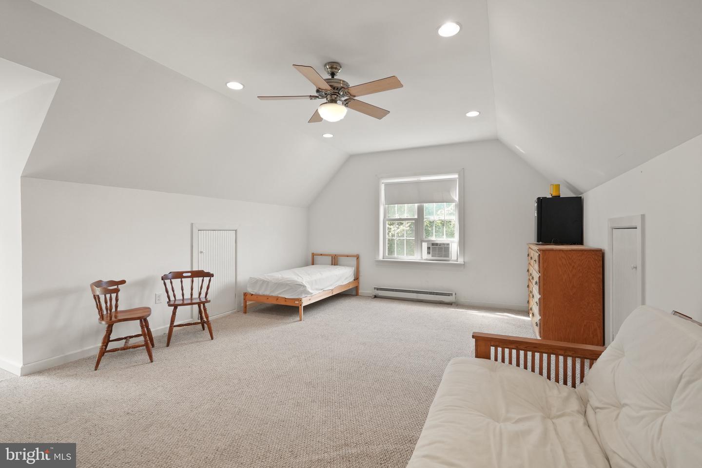 393 HIGH KNOB RD, FRONT ROYAL, Virginia 22630, 2 Bedrooms Bedrooms, ,3 BathroomsBathrooms,Residential,For sale,393 HIGH KNOB RD,VAWR2011652 MLS # VAWR2011652