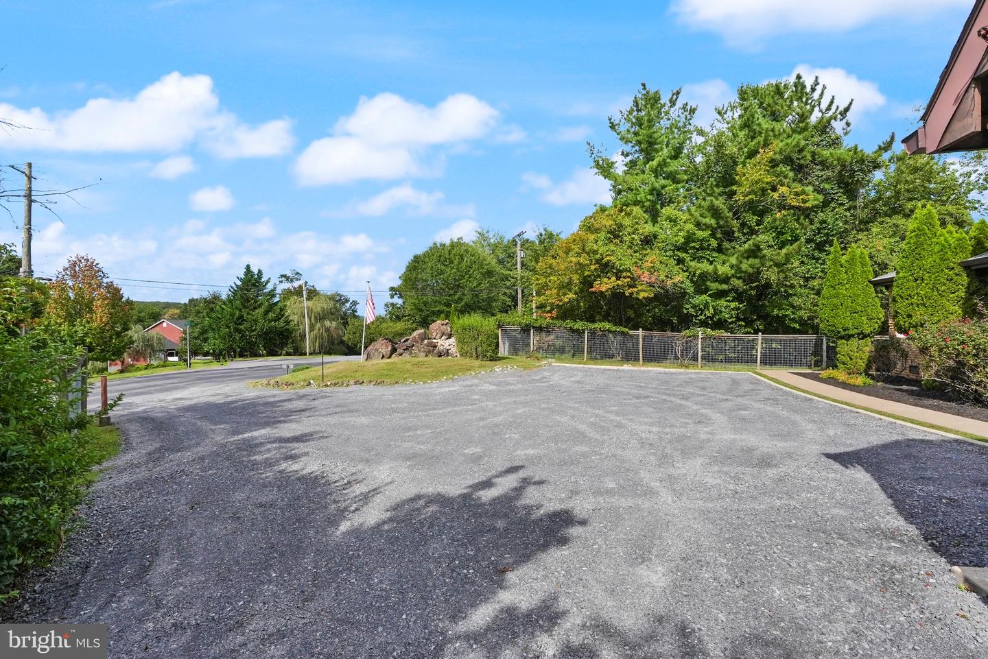 393 HIGH KNOB RD, FRONT ROYAL, Virginia 22630, 2 Bedrooms Bedrooms, ,3 BathroomsBathrooms,Residential,For sale,393 HIGH KNOB RD,VAWR2011652 MLS # VAWR2011652