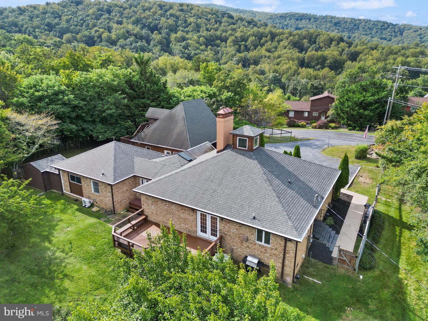 393 HIGH KNOB RD, FRONT ROYAL, Virginia 22630, 2 Bedrooms Bedrooms, ,3 BathroomsBathrooms,Residential,For sale,393 HIGH KNOB RD,VAWR2011652 MLS # VAWR2011652