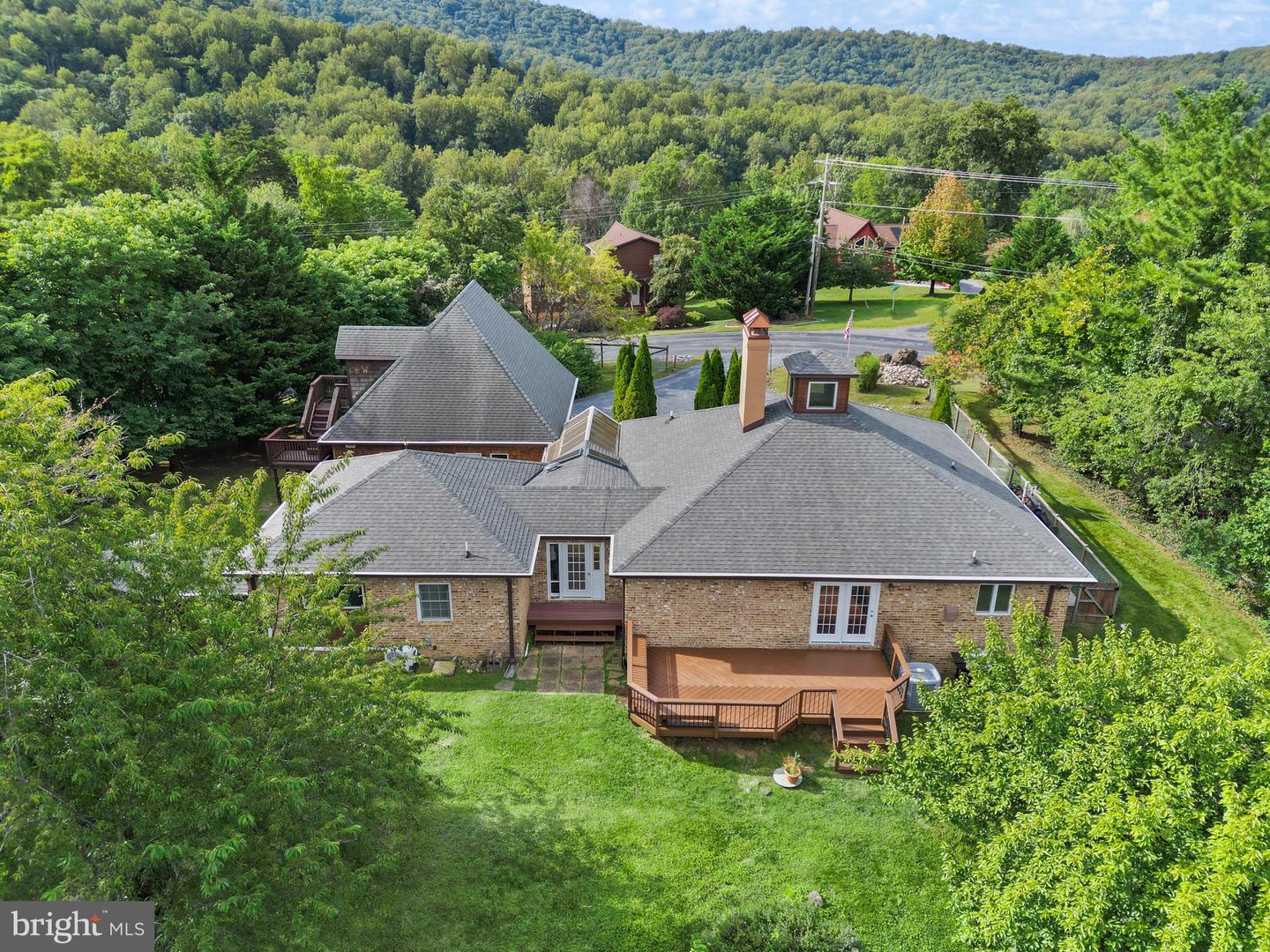 393 HIGH KNOB RD, FRONT ROYAL, Virginia 22630, 2 Bedrooms Bedrooms, ,3 BathroomsBathrooms,Residential,For sale,393 HIGH KNOB RD,VAWR2011652 MLS # VAWR2011652