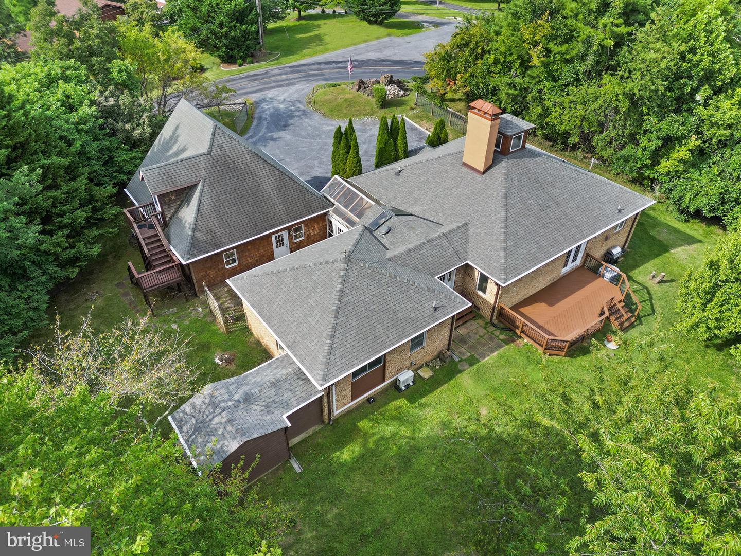 393 HIGH KNOB RD, FRONT ROYAL, Virginia 22630, 2 Bedrooms Bedrooms, ,3 BathroomsBathrooms,Residential,For sale,393 HIGH KNOB RD,VAWR2011652 MLS # VAWR2011652
