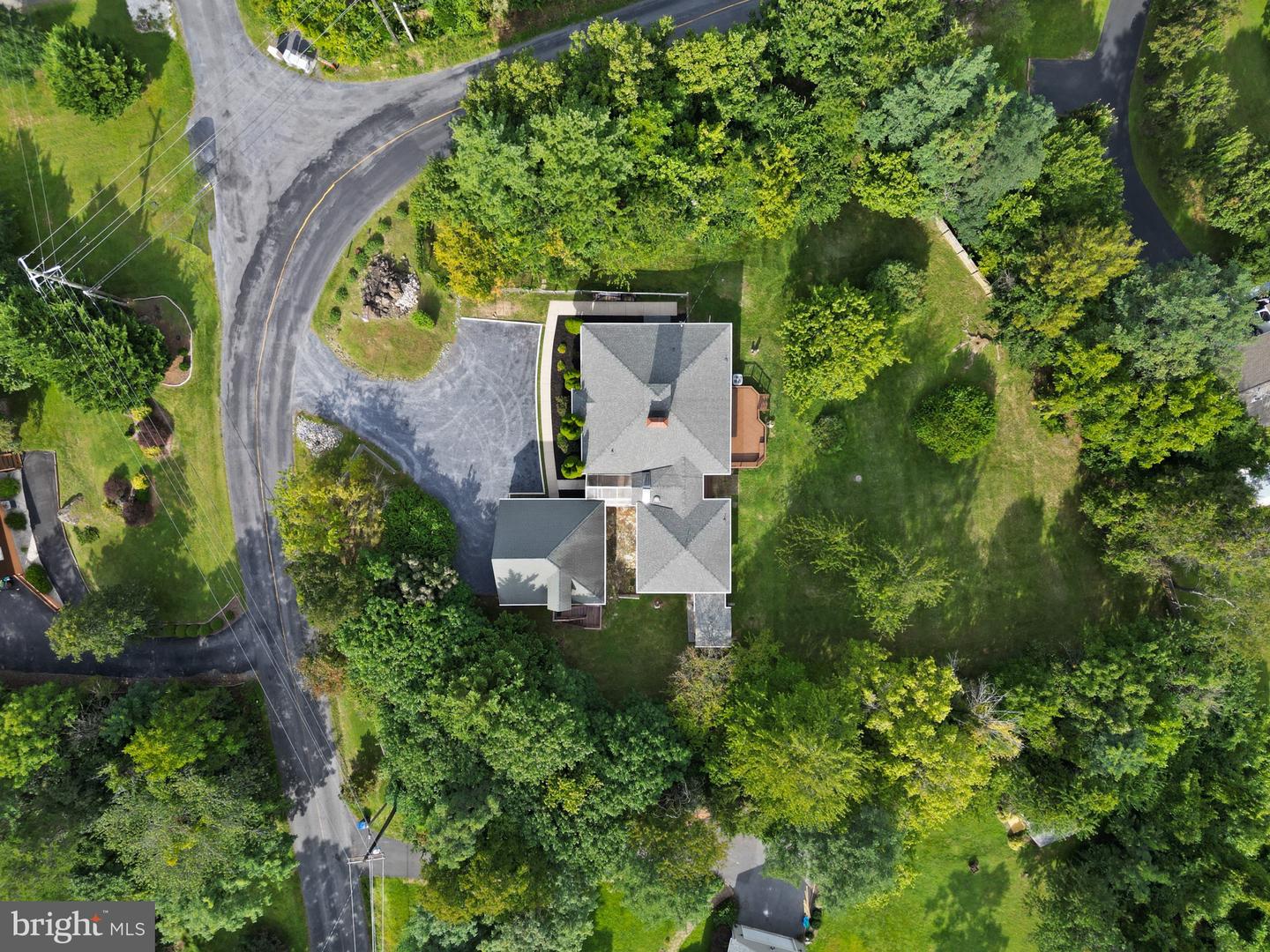 393 HIGH KNOB RD, FRONT ROYAL, Virginia 22630, 2 Bedrooms Bedrooms, ,3 BathroomsBathrooms,Residential,For sale,393 HIGH KNOB RD,VAWR2011652 MLS # VAWR2011652