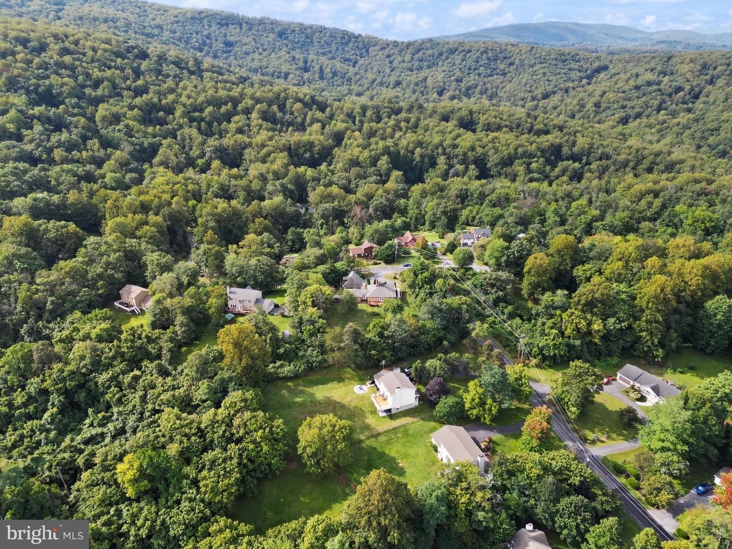 393 HIGH KNOB RD, FRONT ROYAL, Virginia 22630, 2 Bedrooms Bedrooms, ,3 BathroomsBathrooms,Residential,For sale,393 HIGH KNOB RD,VAWR2011652 MLS # VAWR2011652