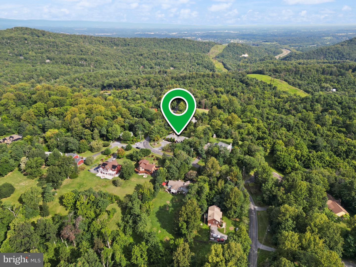 393 HIGH KNOB RD, FRONT ROYAL, Virginia 22630, 2 Bedrooms Bedrooms, ,3 BathroomsBathrooms,Residential,For sale,393 HIGH KNOB RD,VAWR2011652 MLS # VAWR2011652