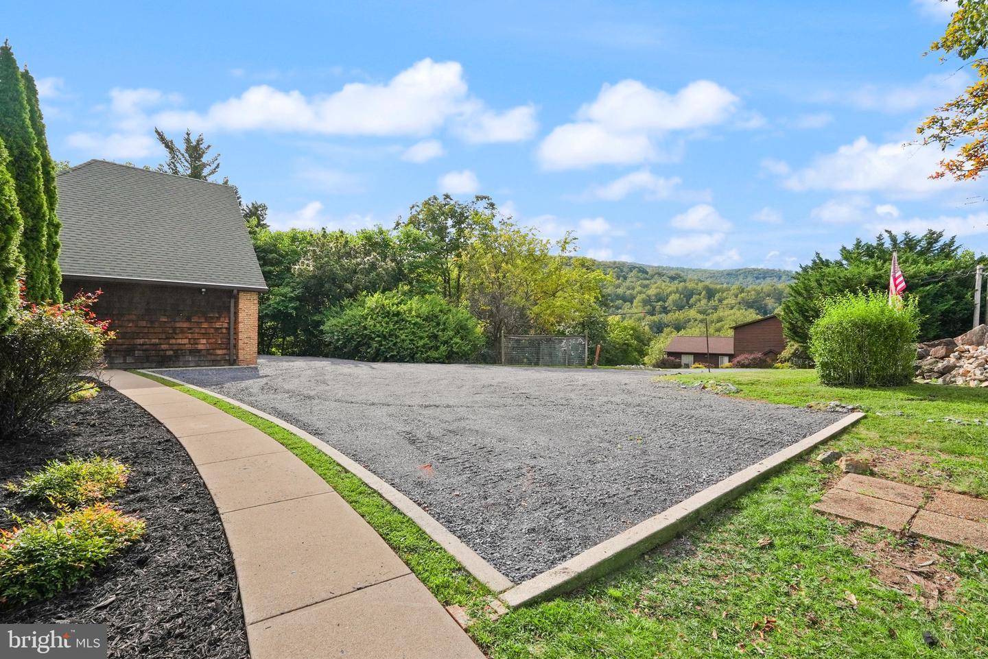 393 HIGH KNOB RD, FRONT ROYAL, Virginia 22630, 2 Bedrooms Bedrooms, ,3 BathroomsBathrooms,Residential,For sale,393 HIGH KNOB RD,VAWR2011652 MLS # VAWR2011652