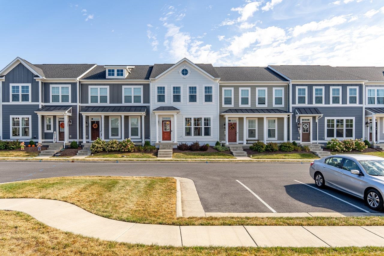 3353 BATTERY PARK PL, ROCKINGHAM, Virginia 22801, 3 Bedrooms Bedrooms, ,2 BathroomsBathrooms,Residential,3353 BATTERY PARK PL,668679 MLS # 668679