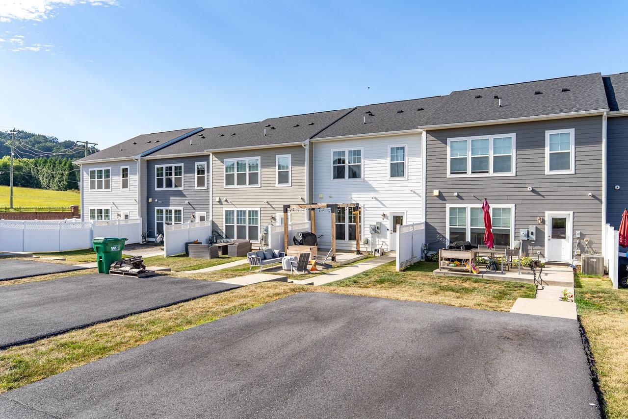 3353 BATTERY PARK PL, ROCKINGHAM, Virginia 22801, 3 Bedrooms Bedrooms, ,2 BathroomsBathrooms,Residential,3353 BATTERY PARK PL,668679 MLS # 668679