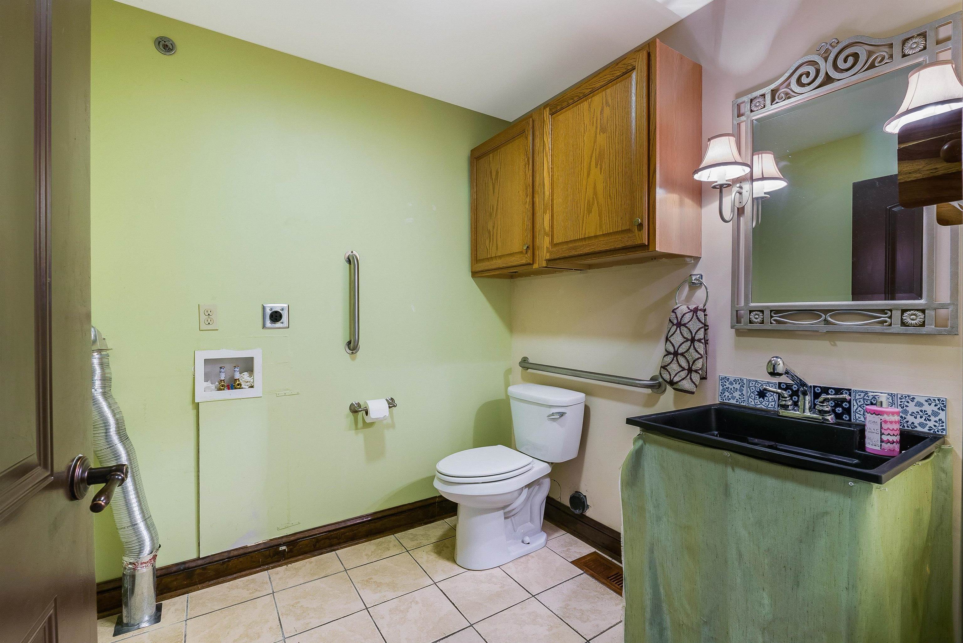 950 W BEVERLEY ST, STAUNTON, Virginia 24401, 3 Bedrooms Bedrooms, ,3 BathroomsBathrooms,Residential,950 W BEVERLEY ST,668681 MLS # 668681