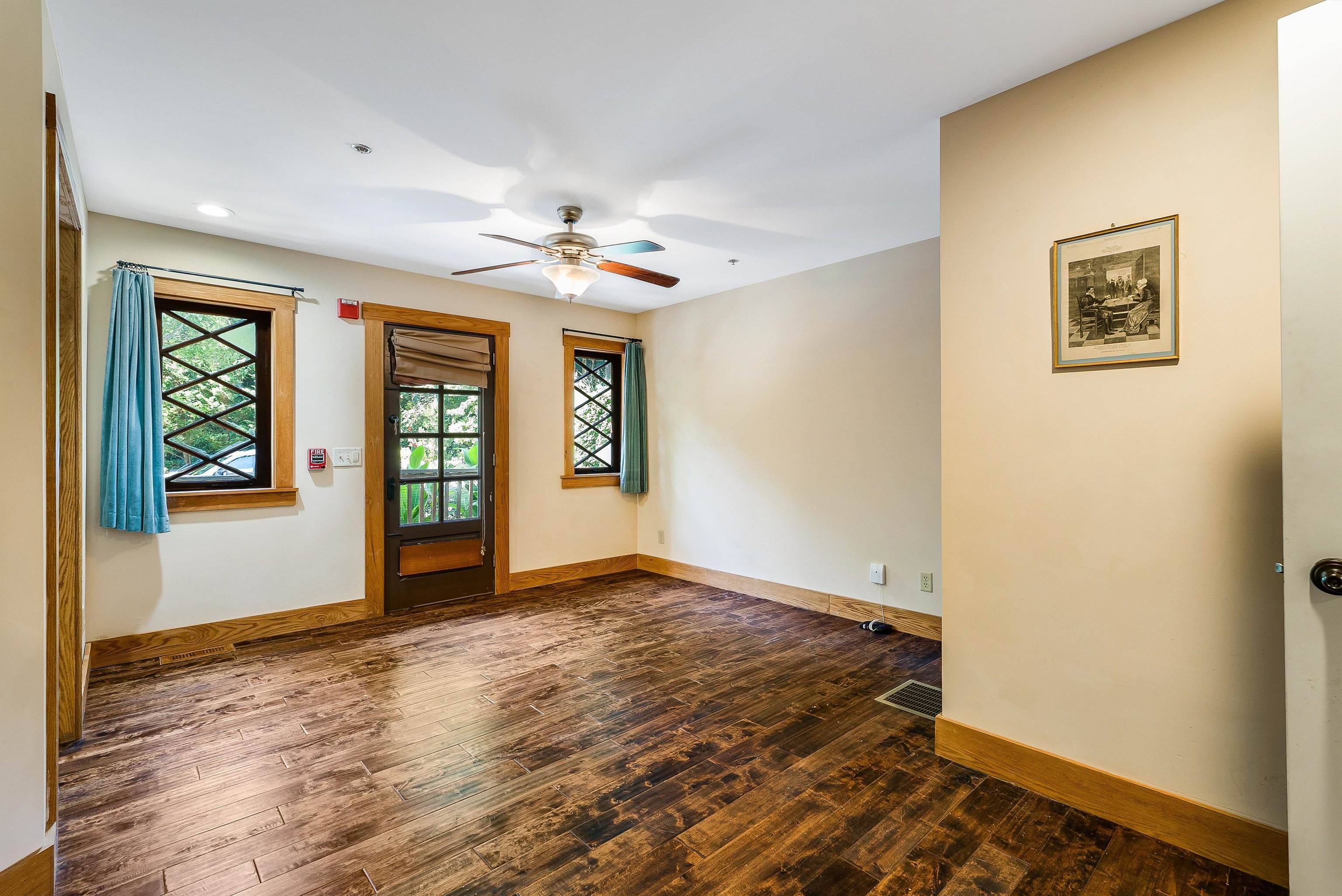 950 W BEVERLEY ST, STAUNTON, Virginia 24401, 3 Bedrooms Bedrooms, ,3 BathroomsBathrooms,Residential,950 W BEVERLEY ST,668681 MLS # 668681