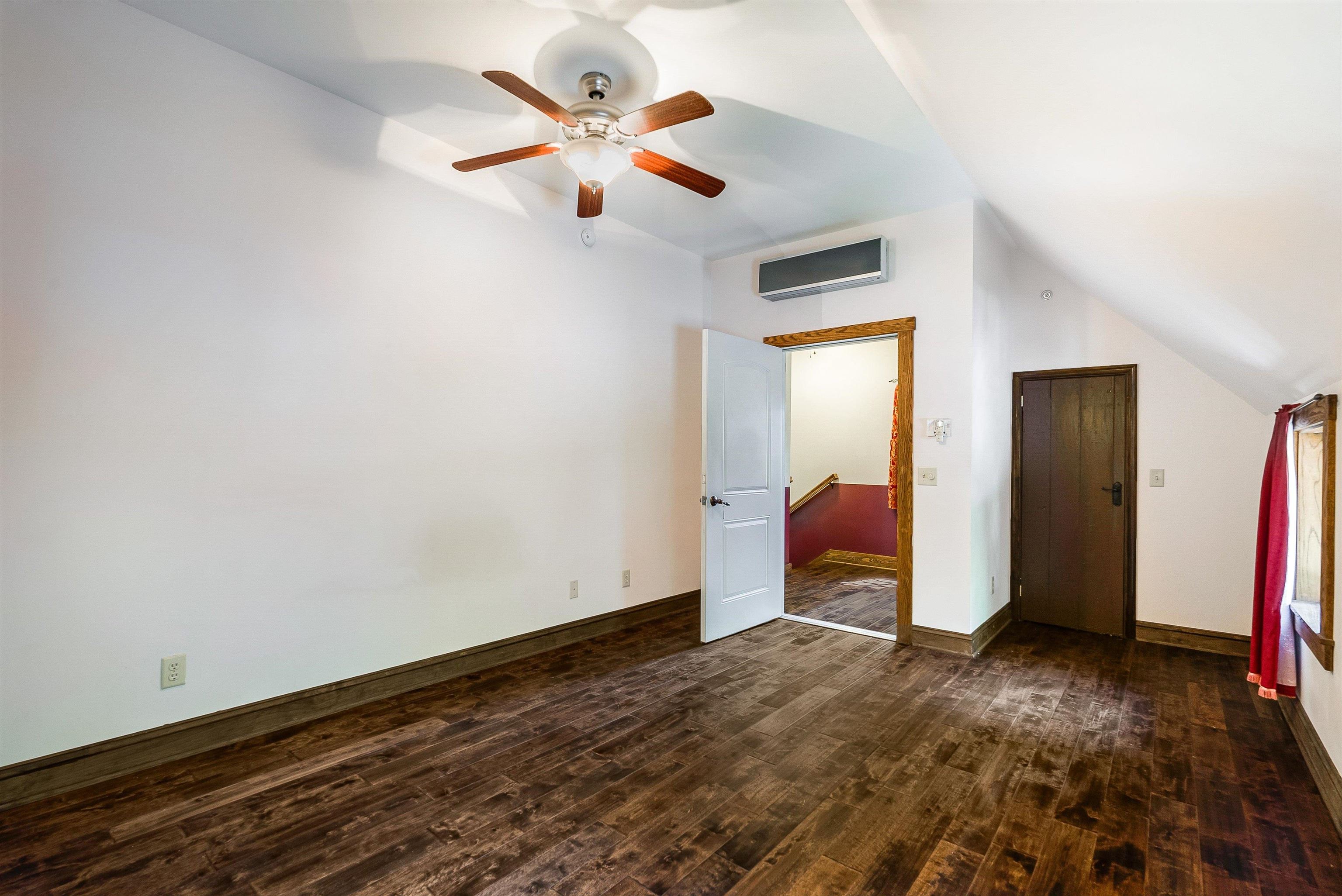950 W BEVERLEY ST, STAUNTON, Virginia 24401, 3 Bedrooms Bedrooms, ,3 BathroomsBathrooms,Residential,950 W BEVERLEY ST,668681 MLS # 668681