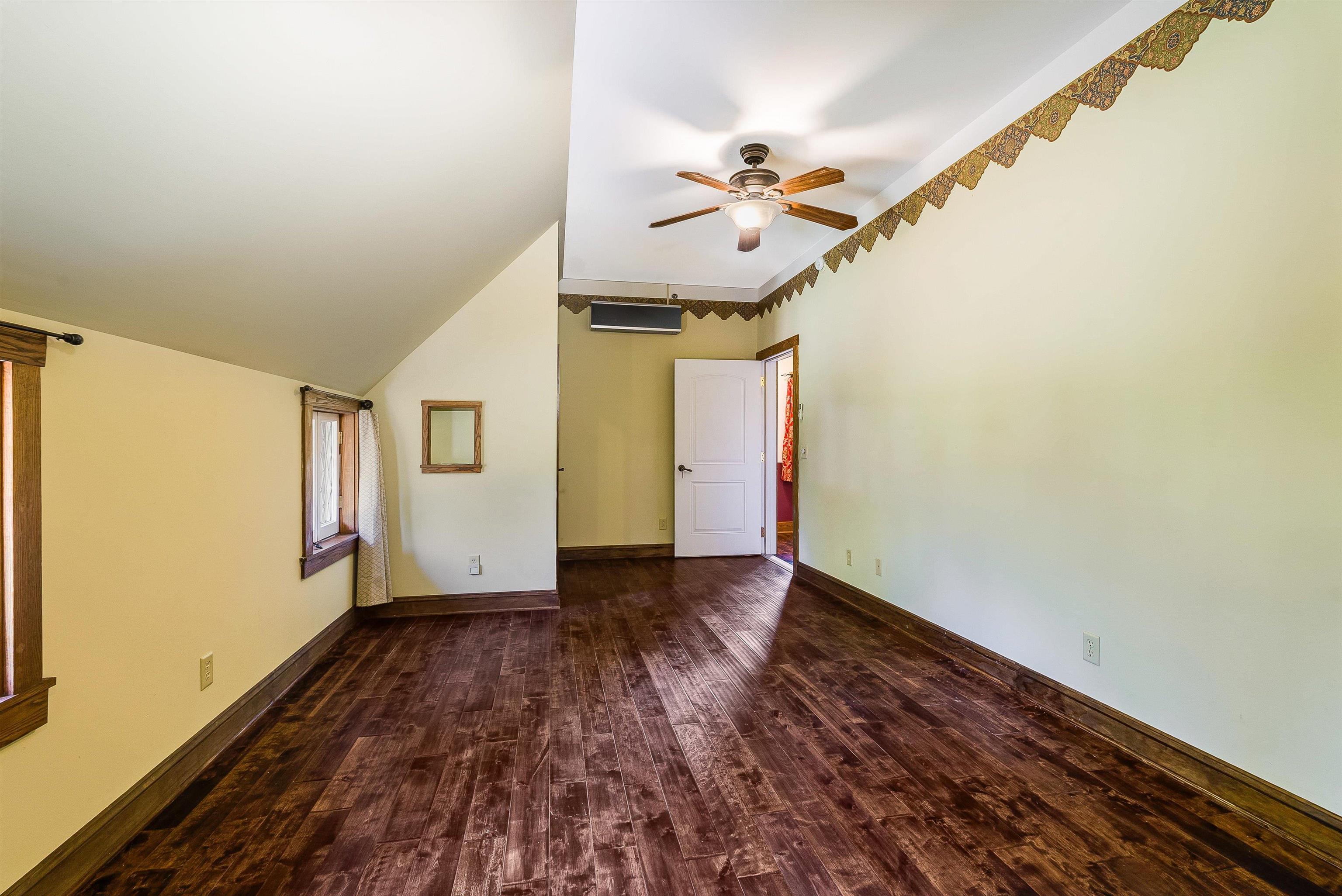 950 W BEVERLEY ST, STAUNTON, Virginia 24401, 3 Bedrooms Bedrooms, ,3 BathroomsBathrooms,Residential,950 W BEVERLEY ST,668681 MLS # 668681