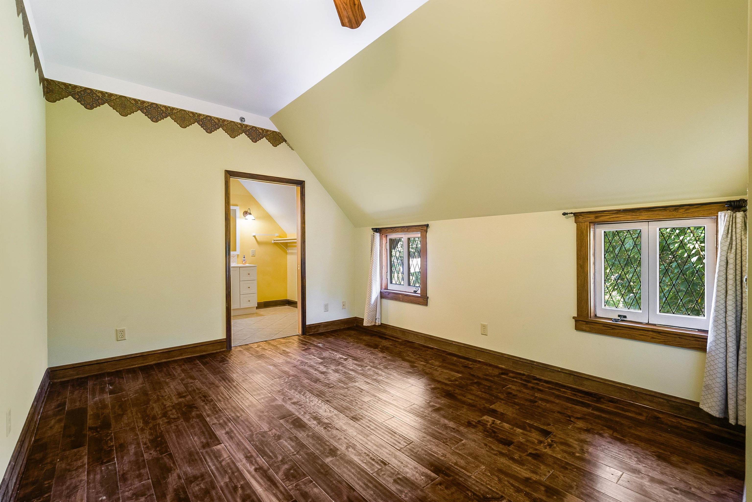 950 W BEVERLEY ST, STAUNTON, Virginia 24401, 3 Bedrooms Bedrooms, ,3 BathroomsBathrooms,Residential,950 W BEVERLEY ST,668681 MLS # 668681