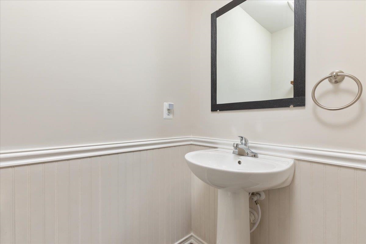 2015 SHOESHINE AVE, ROCKINGHAM, Virginia 22801, 4 Bedrooms Bedrooms, ,2 BathroomsBathrooms,Residential,2015 SHOESHINE AVE,668695 MLS # 668695