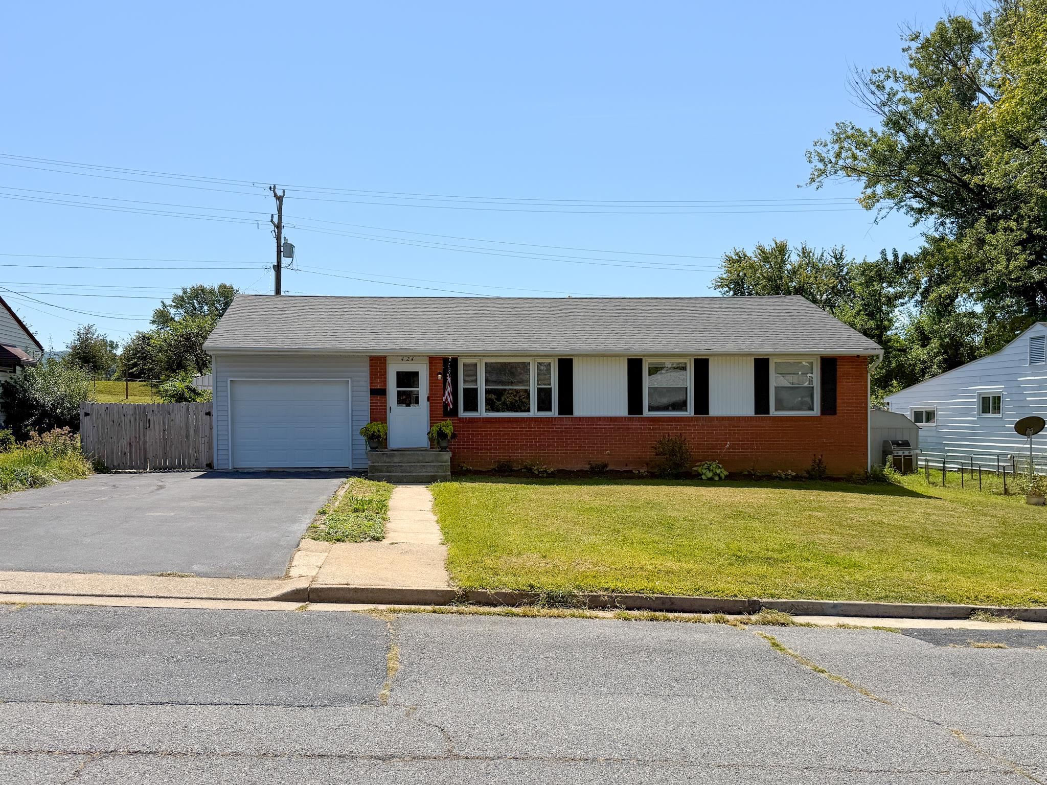 424 LINK RD, WAYNESBORO, Virginia 22980, 4 Bedrooms Bedrooms, ,2 BathroomsBathrooms,Residential,424 LINK RD,668696 MLS # 668696