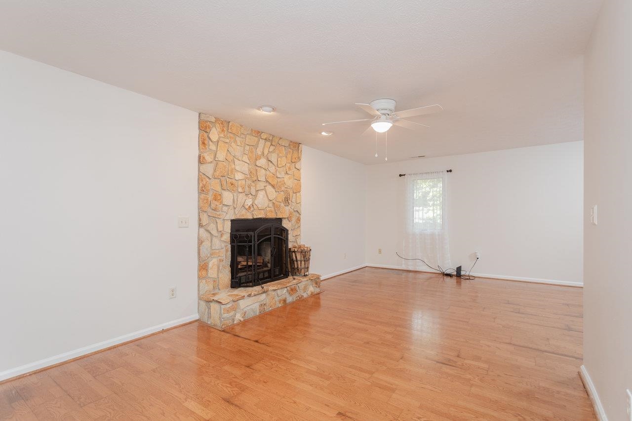 452 PASSAGE LN, MCGAHEYSVILLE, Virginia 22840, 3 Bedrooms Bedrooms, ,2 BathroomsBathrooms,Residential,452 PASSAGE LN,668702 MLS # 668702