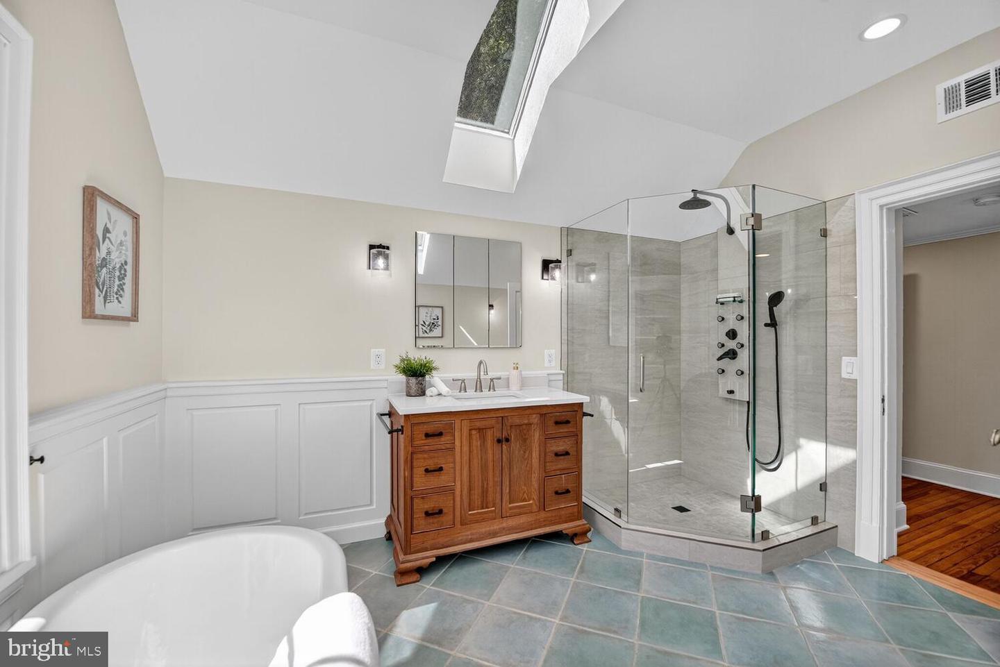 100 E COLONIAL HWY, HAMILTON, Virginia 20158, 6 Bedrooms Bedrooms, ,3 BathroomsBathrooms,Residential,For sale,100 E COLONIAL HWY,VALO2103824 MLS # VALO2103824
