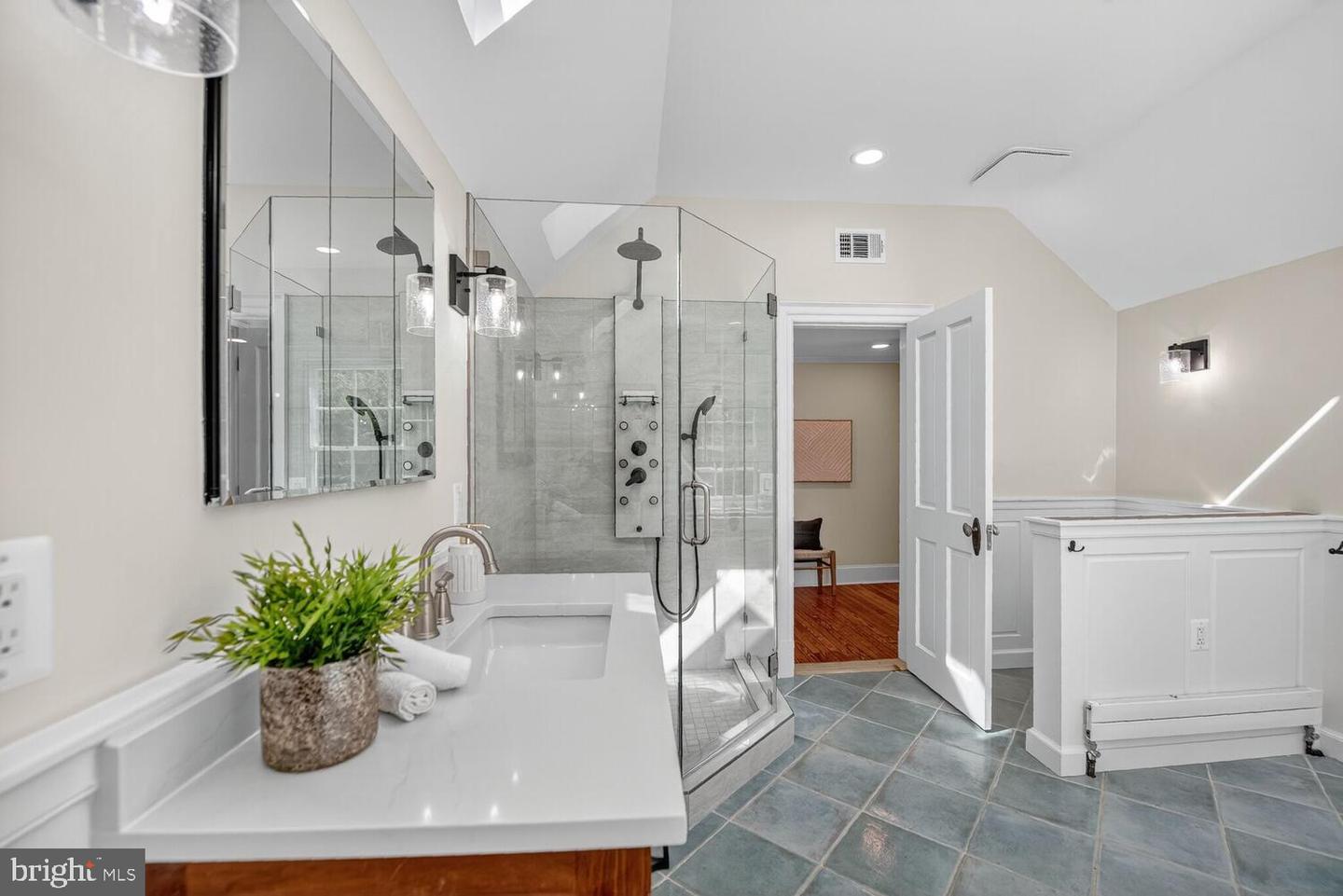 100 E COLONIAL HWY, HAMILTON, Virginia 20158, 6 Bedrooms Bedrooms, ,3 BathroomsBathrooms,Residential,For sale,100 E COLONIAL HWY,VALO2103824 MLS # VALO2103824