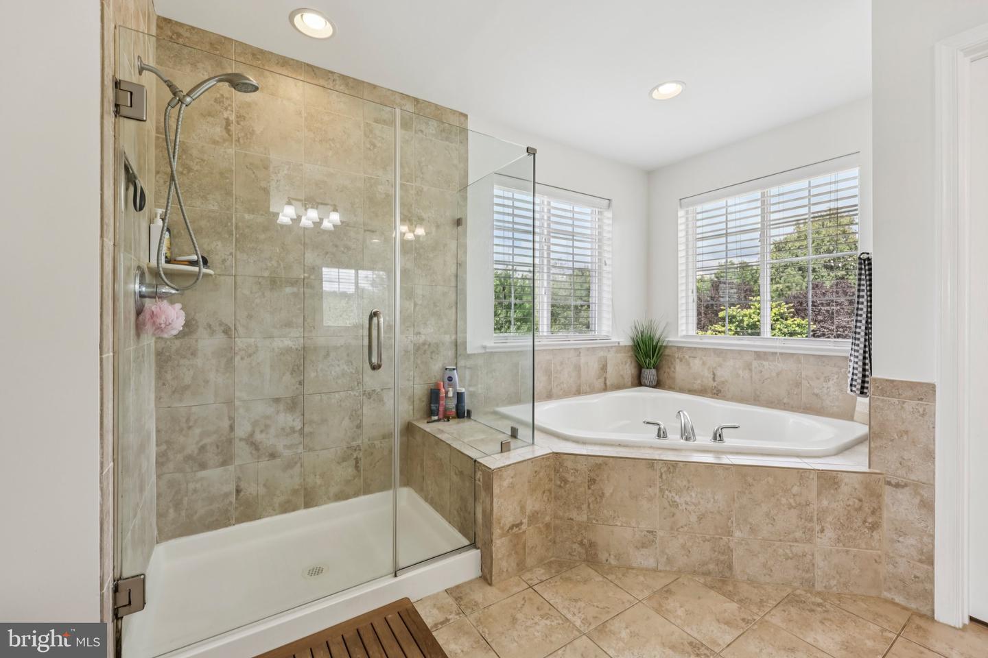 7040 HI ROCK RIDGE RD, WARRENTON, Virginia 20187, 5 Bedrooms Bedrooms, ,4 BathroomsBathrooms,Residential,For sale,7040 HI ROCK RIDGE RD,VAFQ2017828 MLS # VAFQ2017828